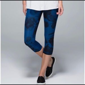 Lululemon Wunder Under Crop- Jumbo Inky Floral